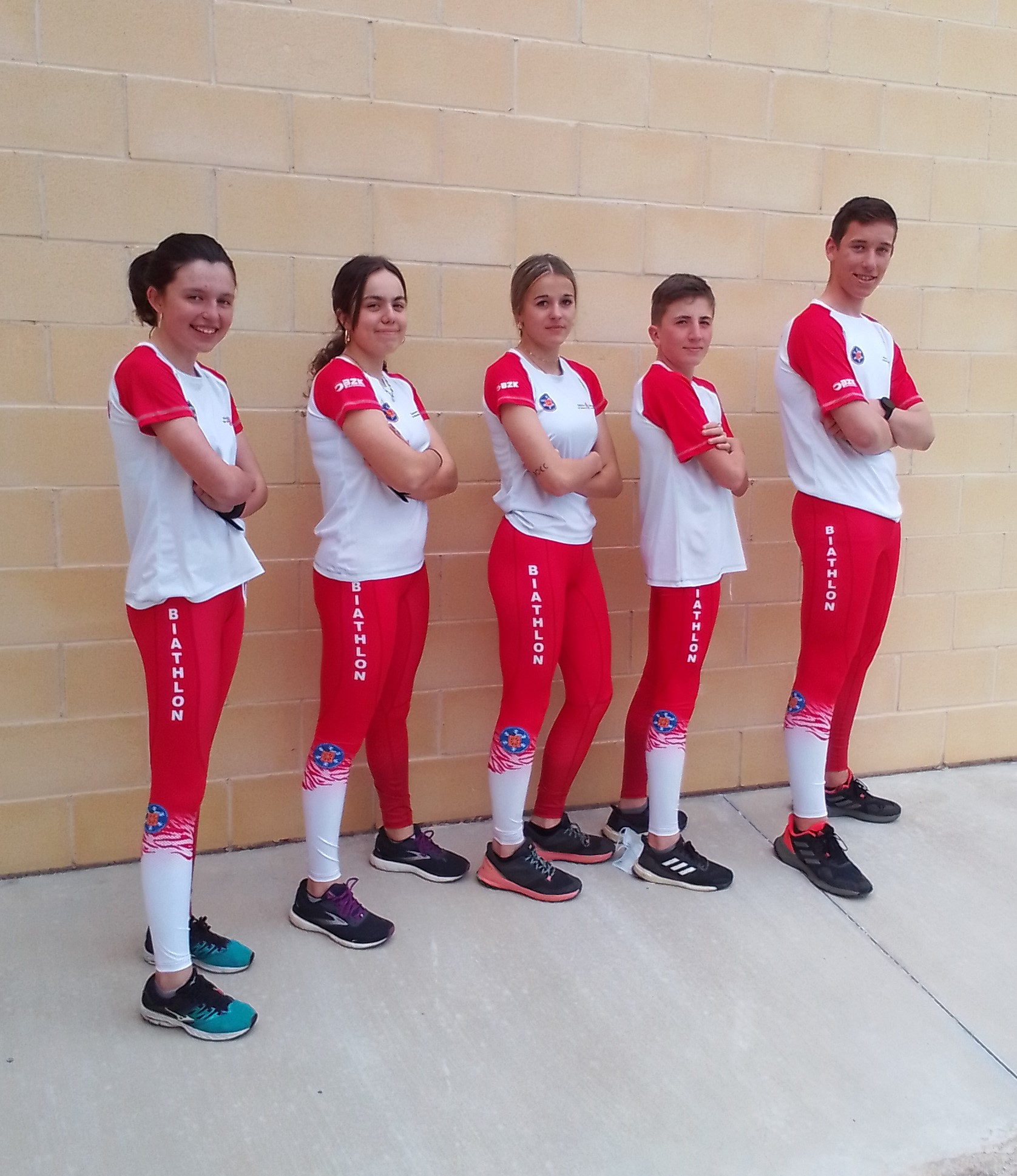 Nueva equipación para el equipo de biathlon de la federación navarra